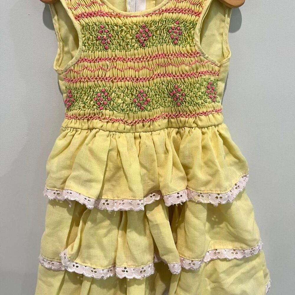 Girls Smocking dress 2T, yellow cotton - Picture 2 of 5
